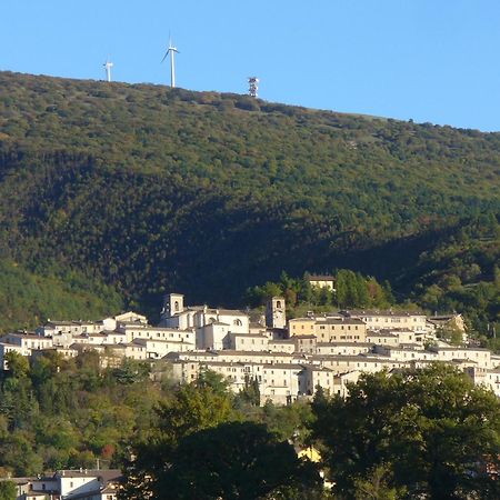 הוילה Fossato di Vico Il Risveglio Dei Sensi מראה חיצוני תמונה