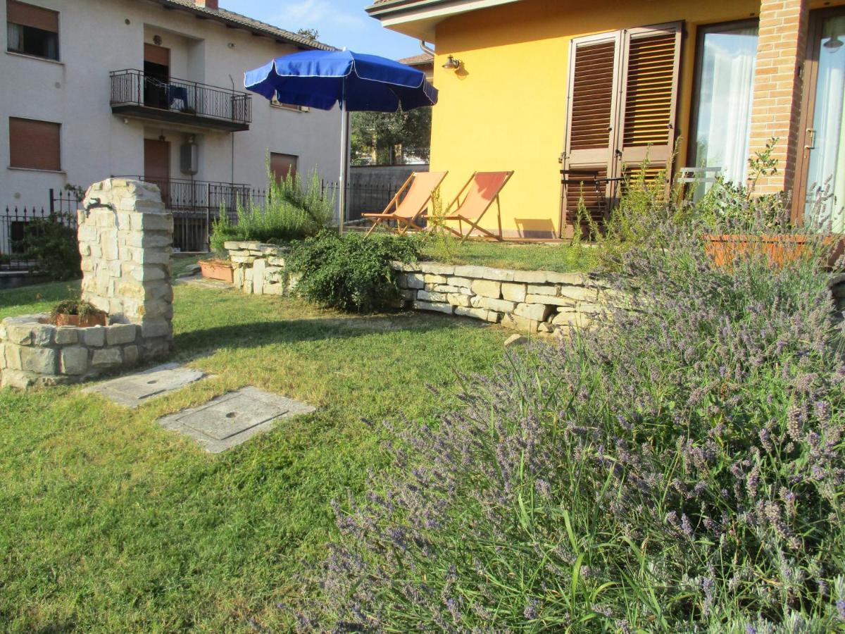הוילה Fossato di Vico Il Risveglio Dei Sensi מראה חיצוני תמונה